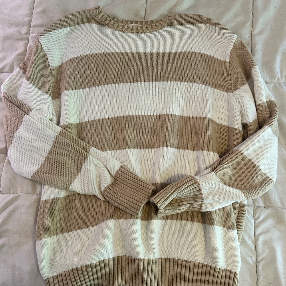 Brandy Melville Tan and Cream Crew Neck Sweater